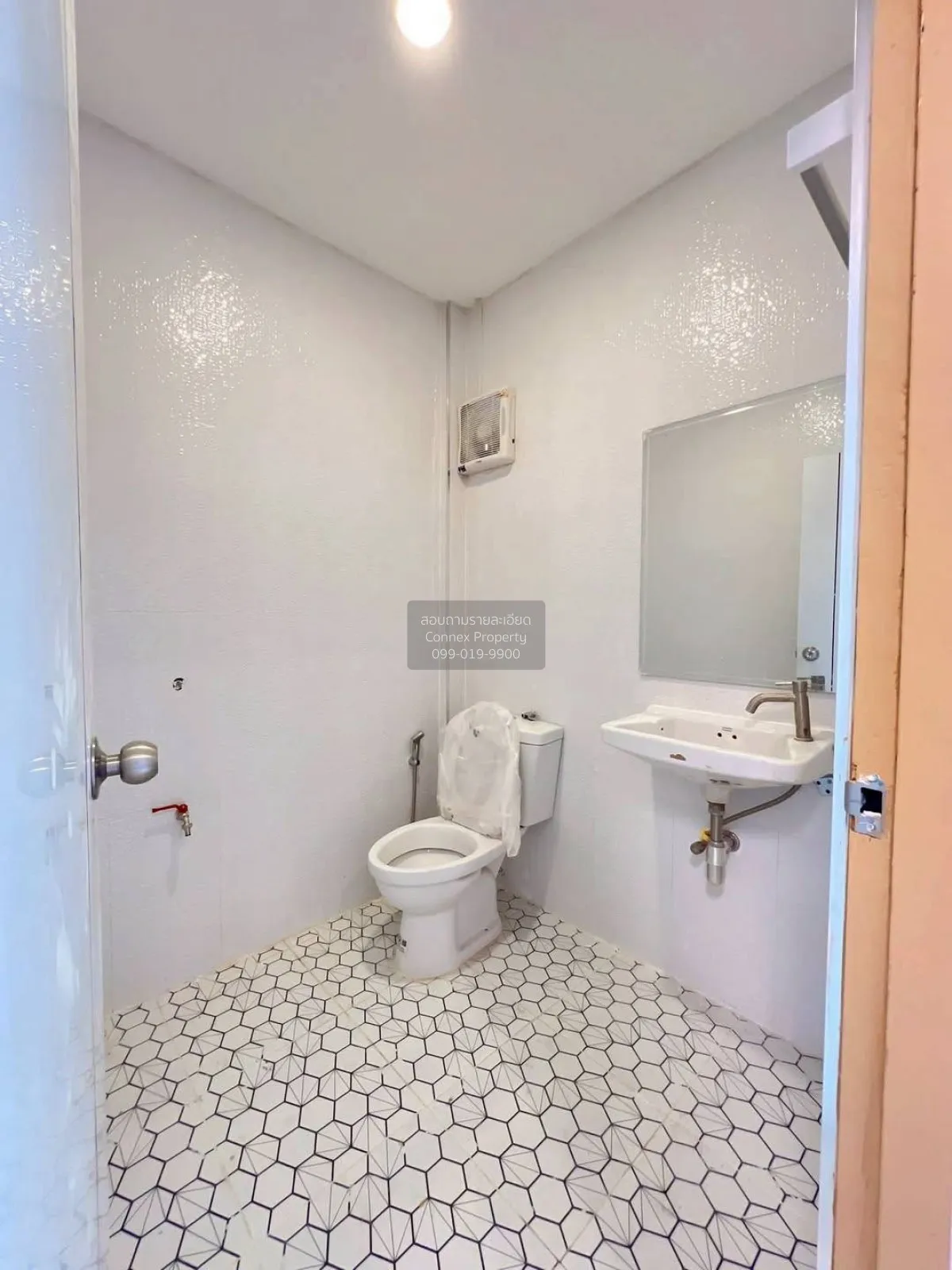 For Sale Townhouse/Townhome  , Baan Wongchai Nakor , newly renova