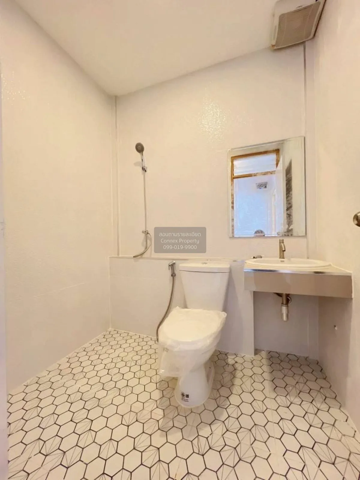 For Sale Townhouse/Townhome  , Baan Wongchai Nakor , newly renova