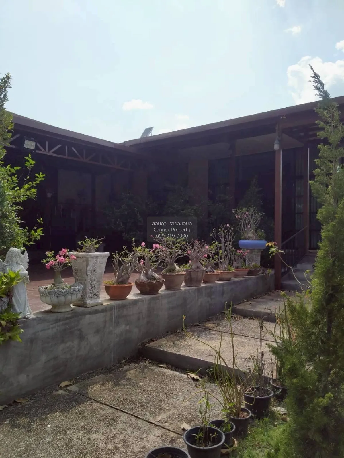 For Sale Single-story detached house with a large garden area , n