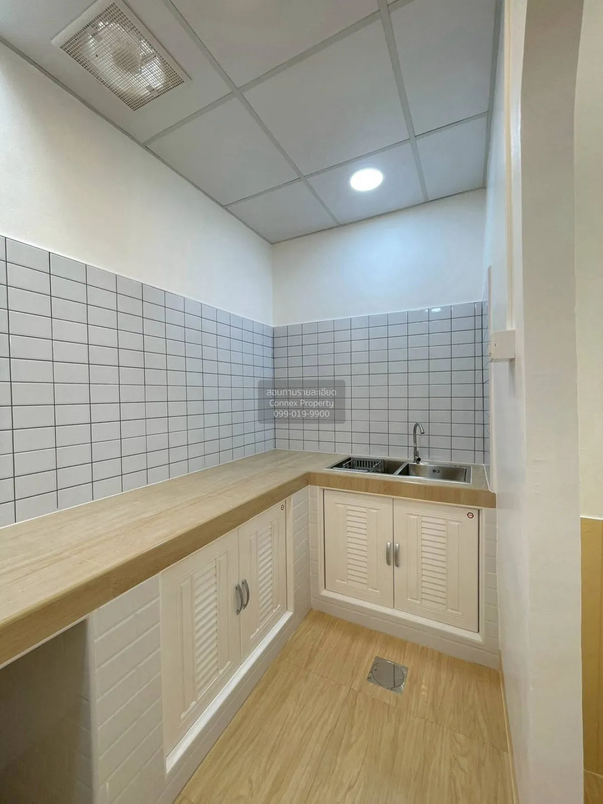 For Sale Townhouse/Townhome  , Baan Rompo Bangbuathong , newly re