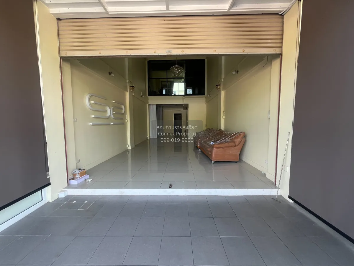 For Sale Commercial building at old Fin Market (Praksa)  , high f 2