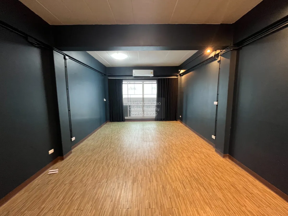 For Sale Commercial building at old Fin Market (Praksa)  , high f 3