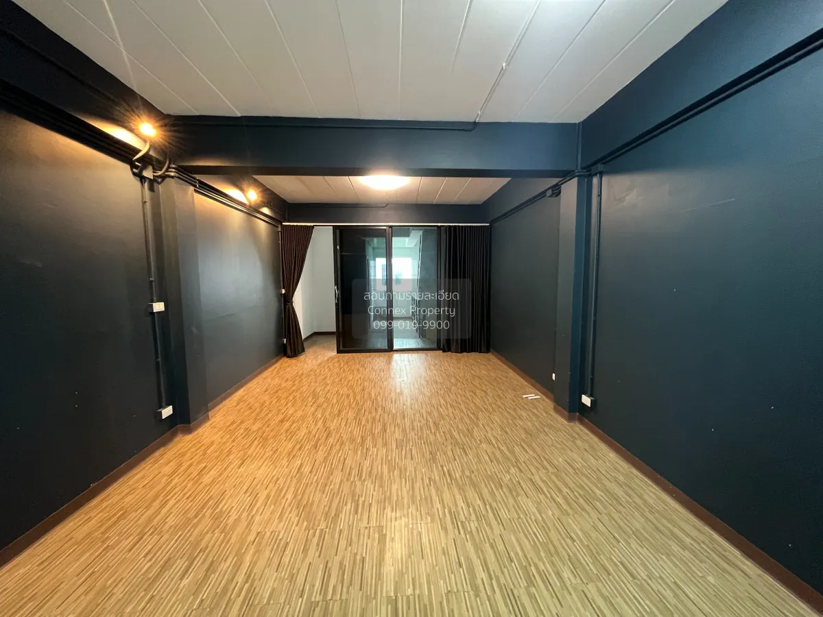 For Sale Commercial building at old Fin Market (Praksa)  , high f 4