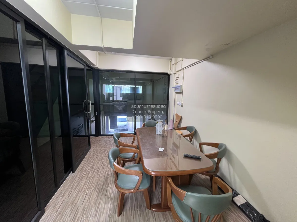 For Sale Commercial building at old Fin Market (Praksa)  , high f