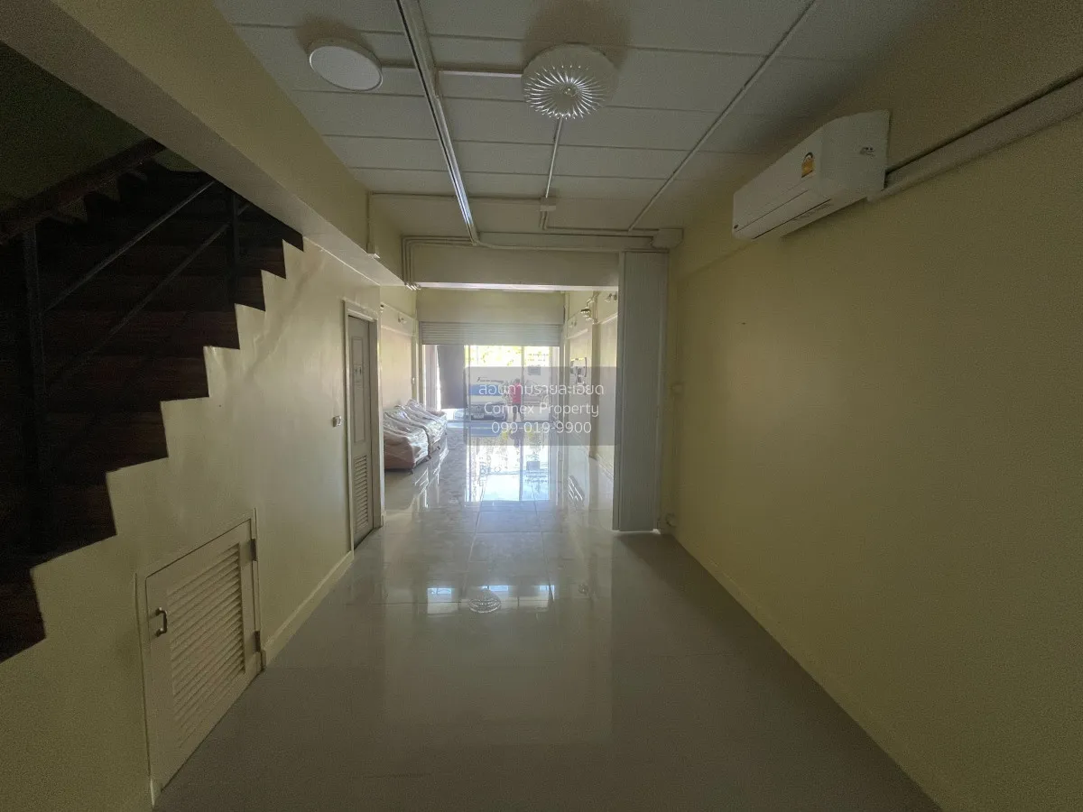 For Sale Commercial building at old Fin Market (Praksa)  , high f