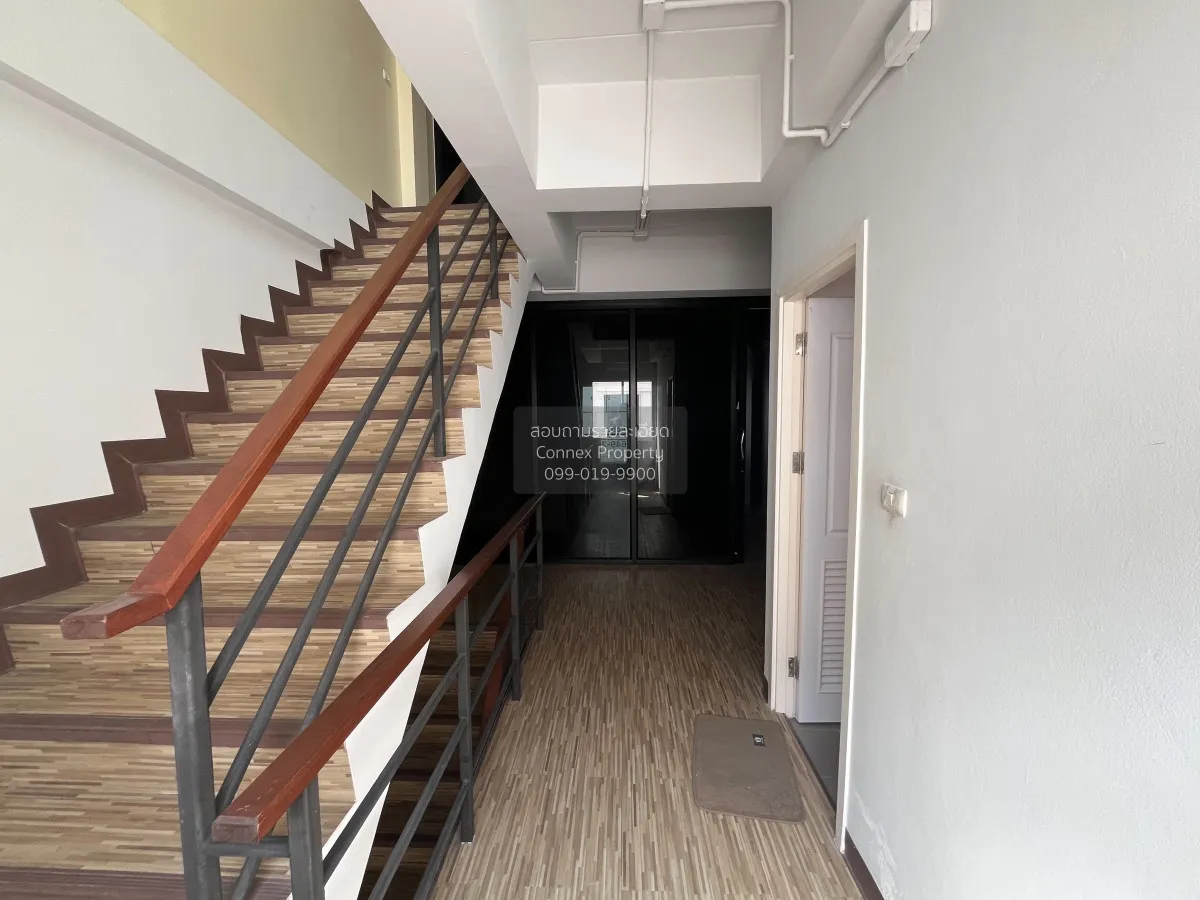 For Sale Commercial building at old Fin Market (Praksa)  , high f