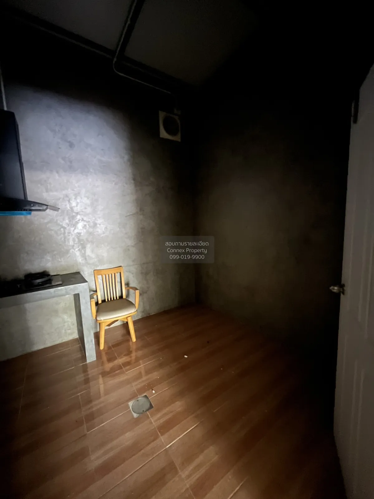 For Sale Commercial building at old Fin Market (Praksa)  , high f