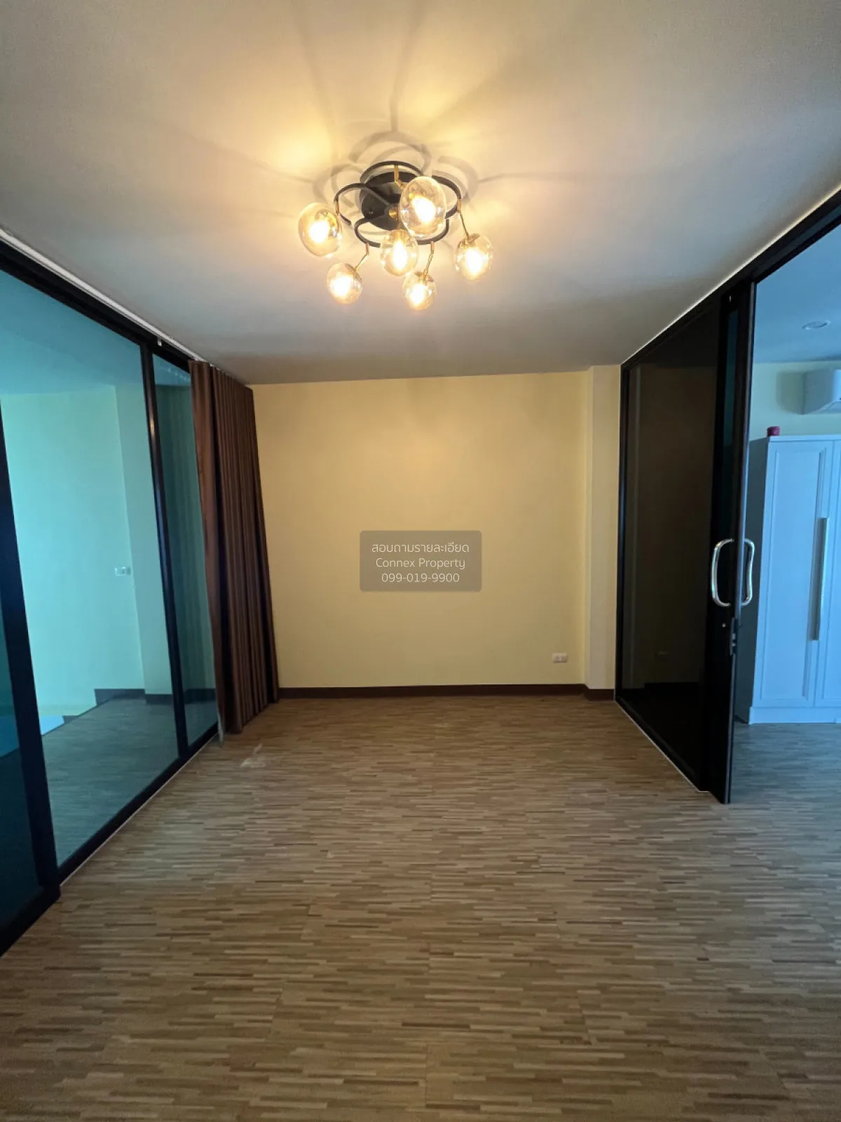 For Sale Commercial building at old Fin Market (Praksa)  , high f