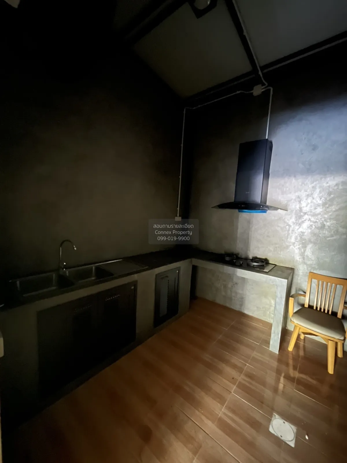 For Sale Commercial building at old Fin Market (Praksa)  , high f