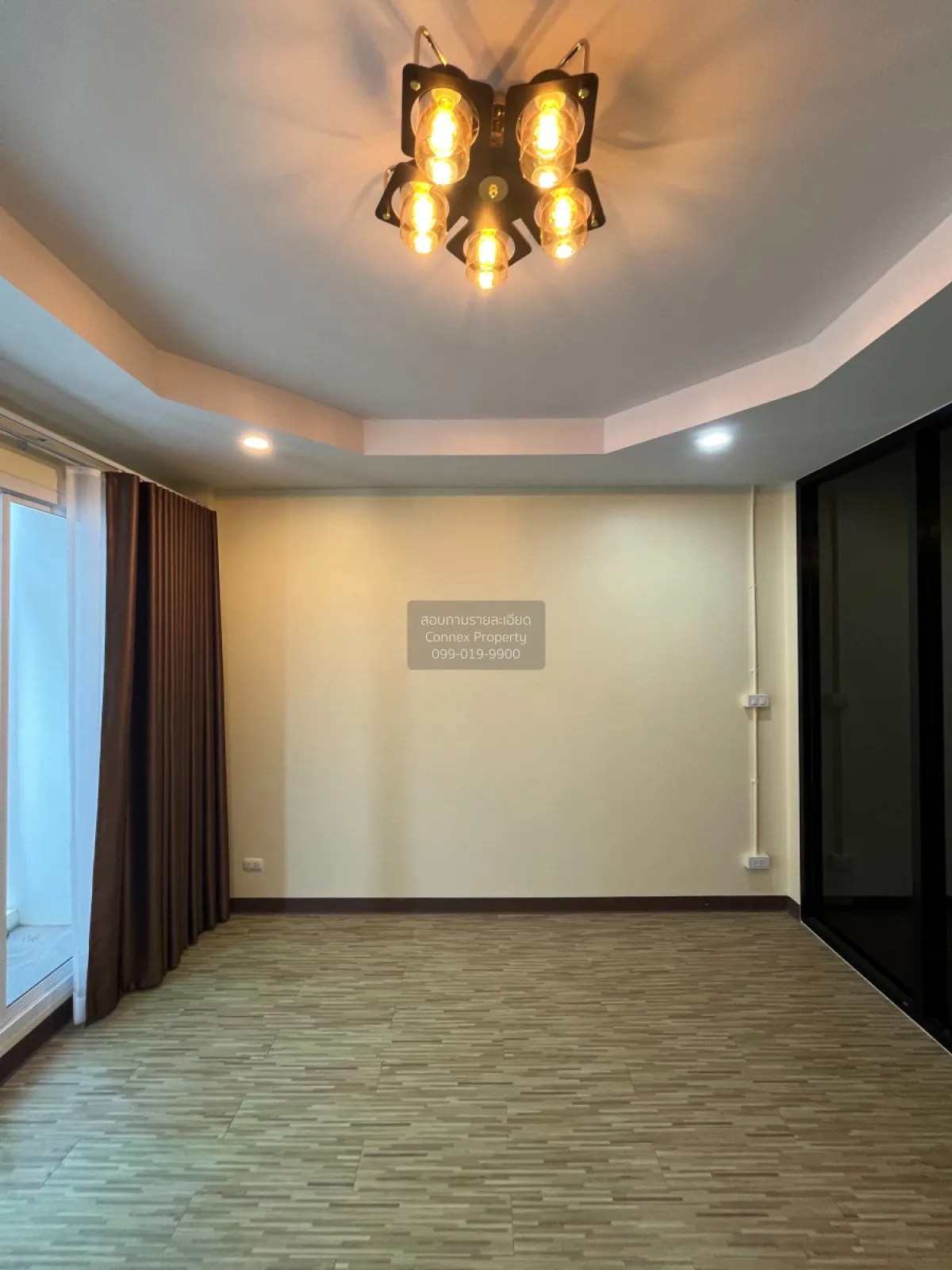 For Sale Commercial building at old Fin Market (Praksa)  , high f