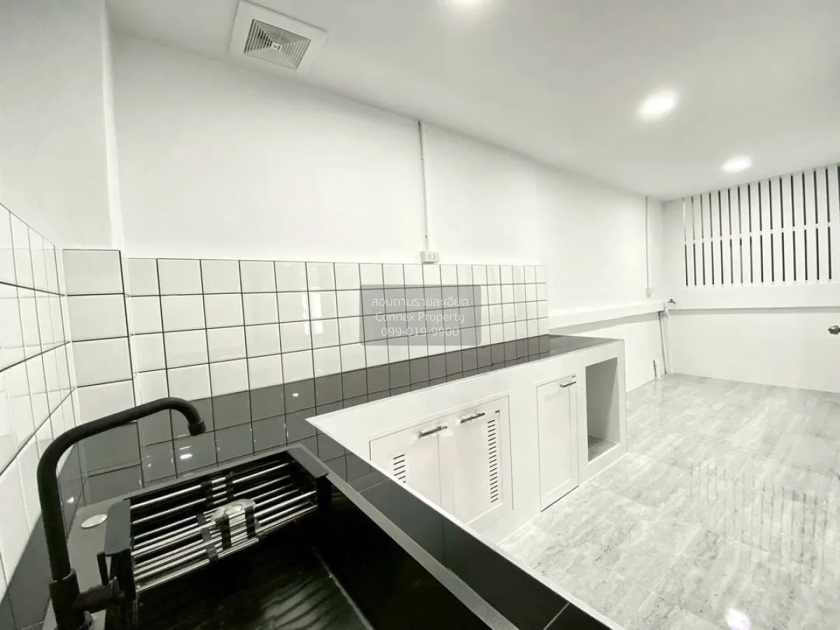 For Sale Townhouse/Townhome  , BAAN HONG PRAYOON 3 , wide frontag