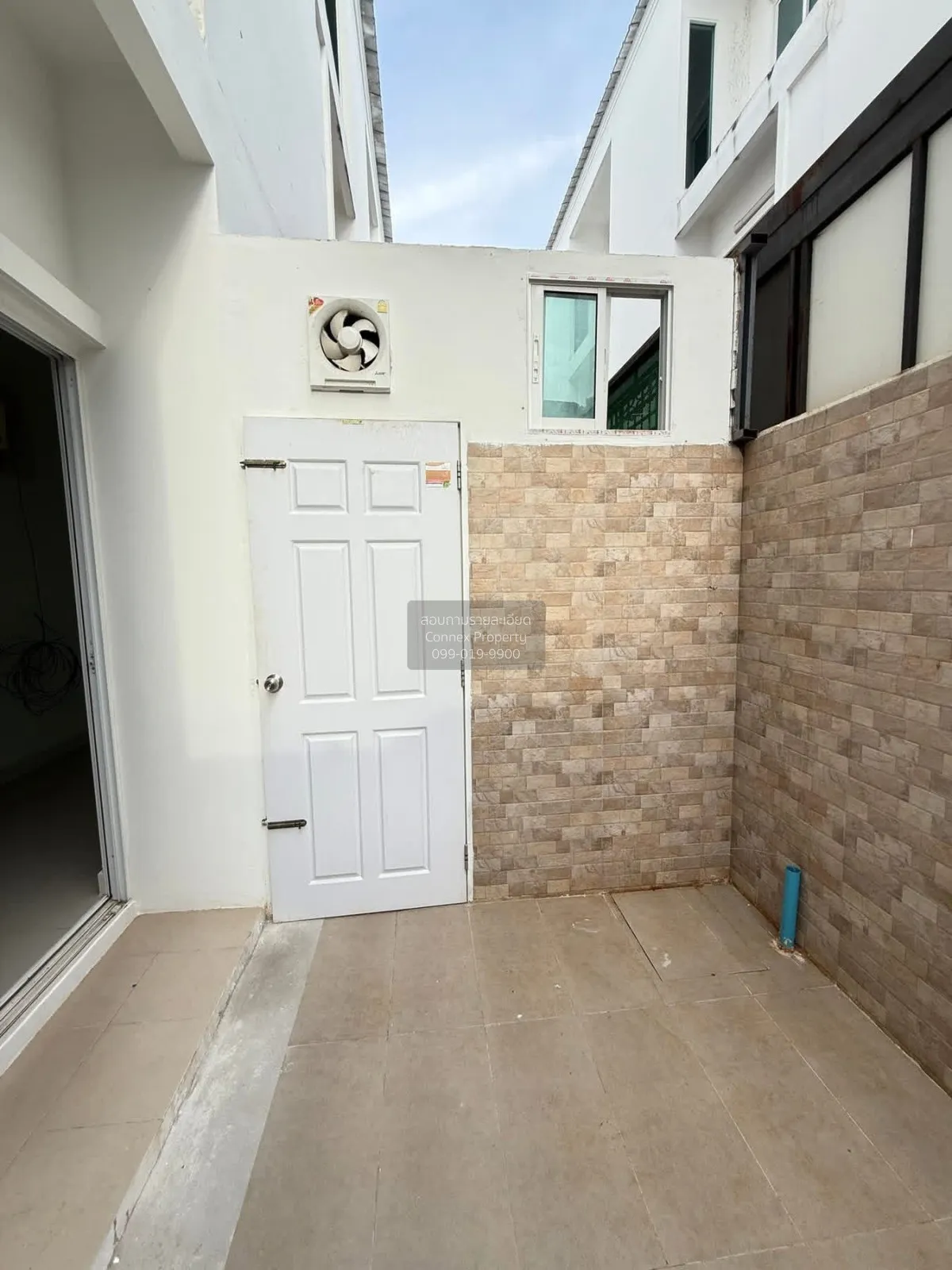 ขายทาวน์เฮ้าส์/ทาวน์โฮม  ฟลอรา ติวานนท์ ตลาดขวัญ เมืองนนทบุรี นนท 3