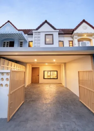 ขายทาวน์โฮมลาดพร้าว 87 แยก 8 รีโนเวทใหม่ คลองเจ้าคุณสิงห์ เขต วังทองหลาง กรุงเทพ CX-149170