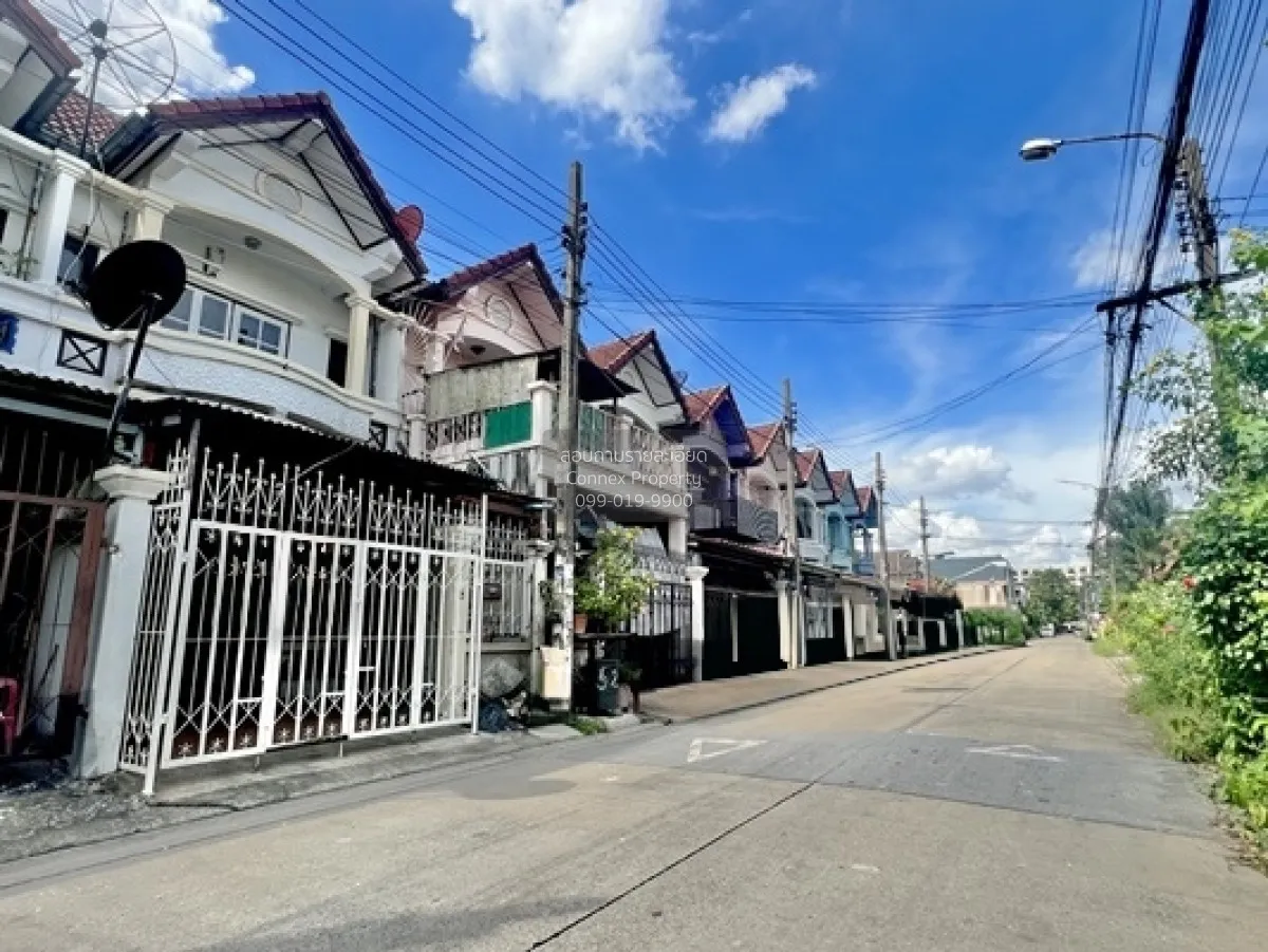 ขายทาวน์เฮ้าส์ ลาดปลาเค้า 72 แยก 8 ใกล้รถไฟฟ้าสายสีชมพู สถานีรามอ