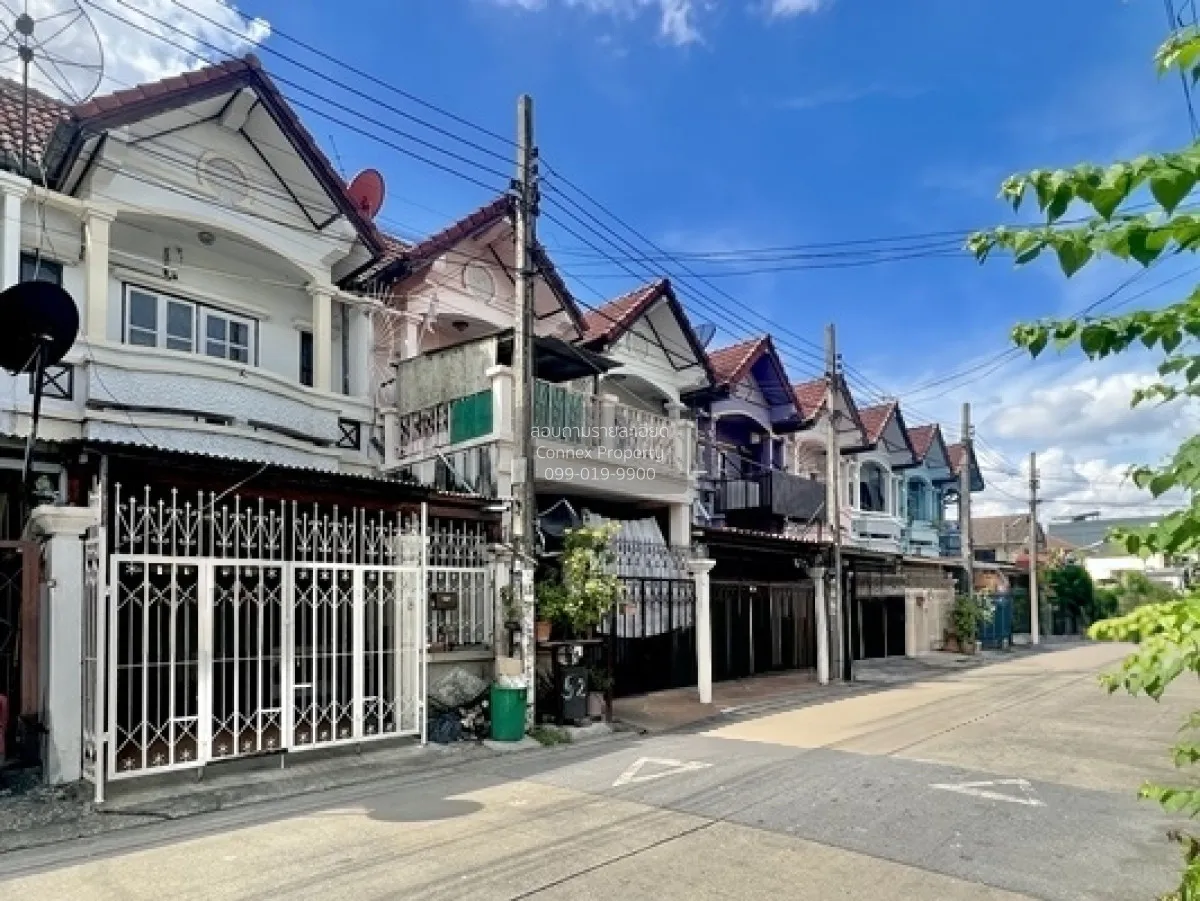 ขายทาวน์เฮ้าส์ ลาดปลาเค้า 72 แยก 8 ใกล้รถไฟฟ้าสายสีชมพู สถานีรามอ
