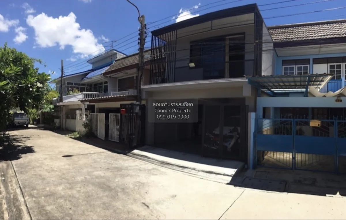 For Sale Townhouse in chokchai 4 , wide frontage , newly renovate 2