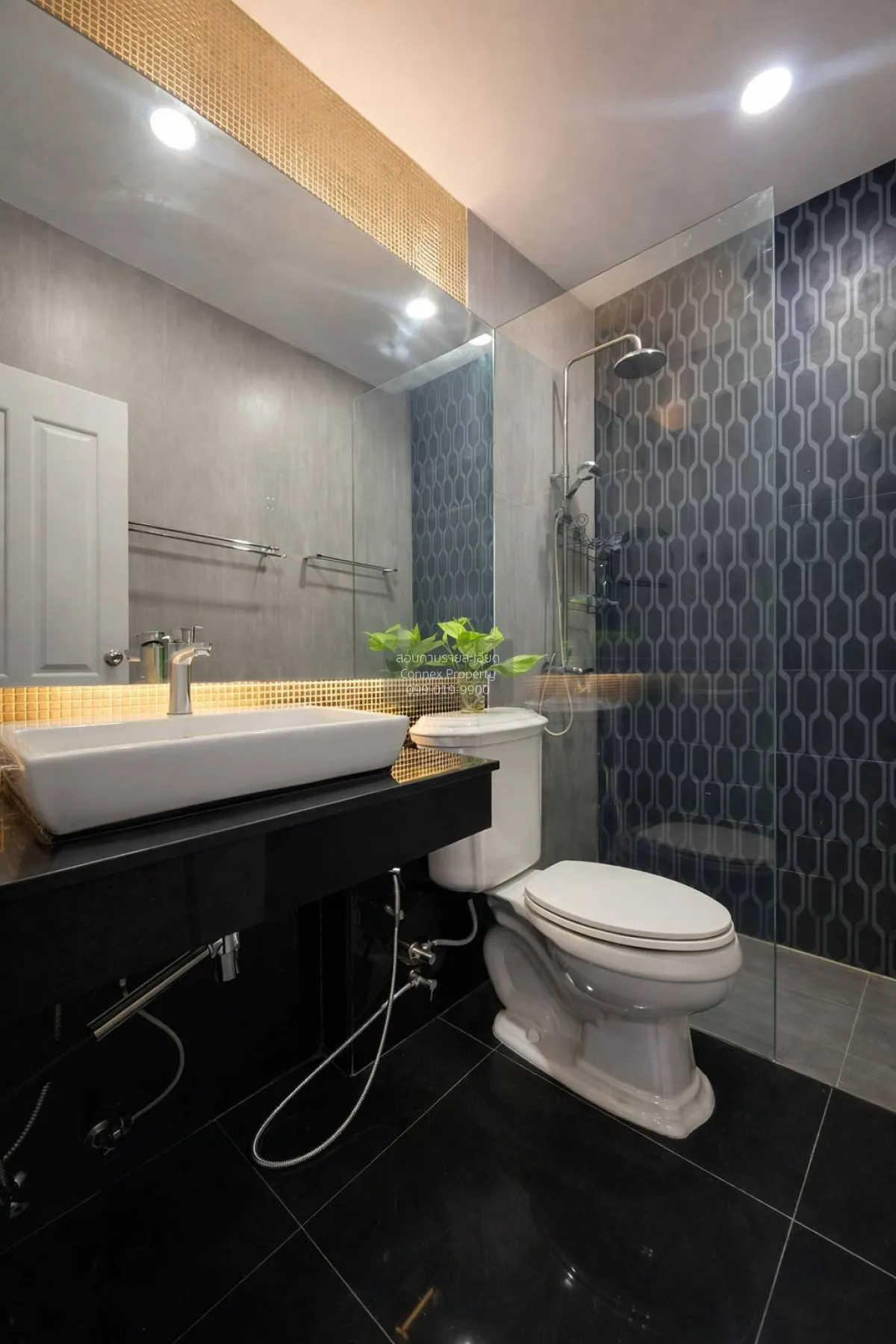 เช่าทาวน์เฮ้าส์/ทาวน์โฮม  บ้านกลางเมือง สวิสทาวน์ เกษตร-นวมินทร์ 