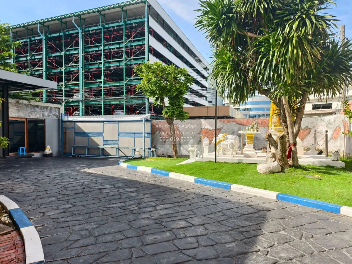 ขายบ้านเดี่ยว พร้อมโกดัง+อาคารสำนักงาน ลาดพร้าว 93/1 คลองเจ้าคุณส 4