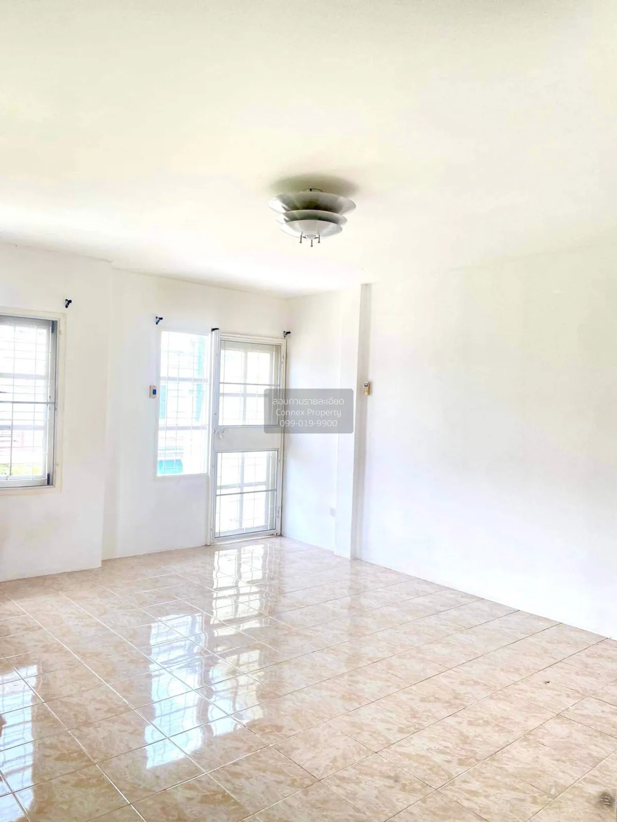 ขายทาวน์โฮม 3 ชั้น โชคชัย 4 ซอย 72 ห้องมุม ลาดพร้าว เขต ลาดพร้าว  4