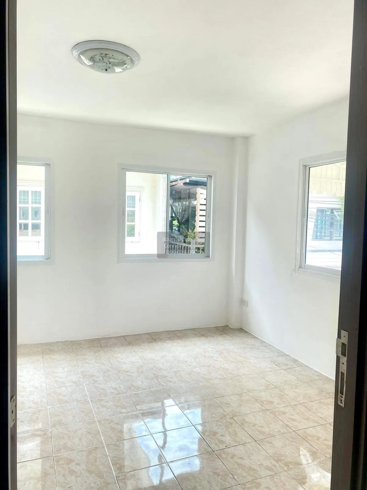 ขายทาวน์โฮม 3 ชั้น โชคชัย 4 ซอย 72 ห้องมุม ลาดพร้าว เขต ลาดพร้าว 