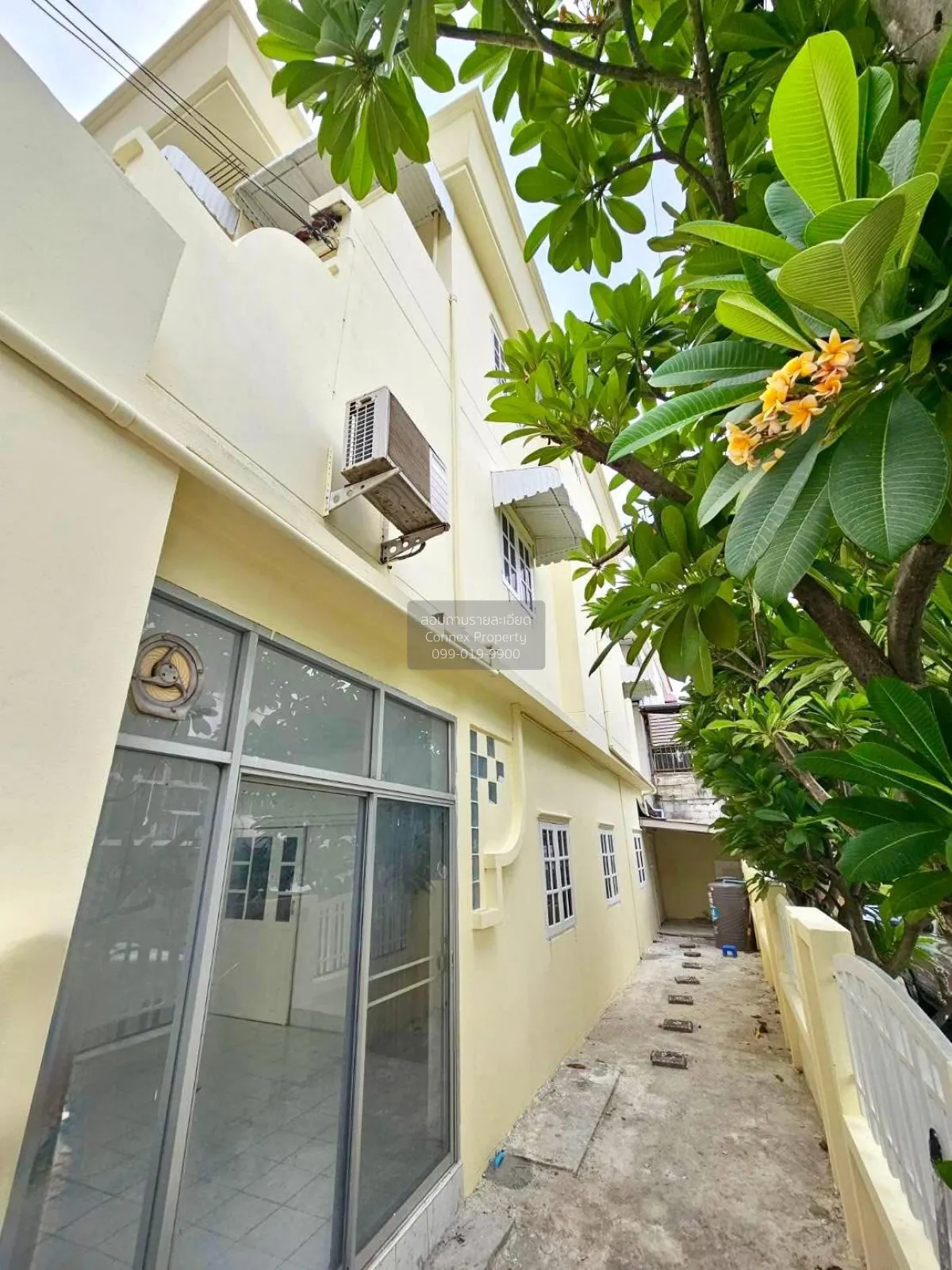 ขายทาวน์โฮม 3 ชั้น โชคชัย 4 ซอย 72 ห้องมุม ลาดพร้าว เขต ลาดพร้าว 