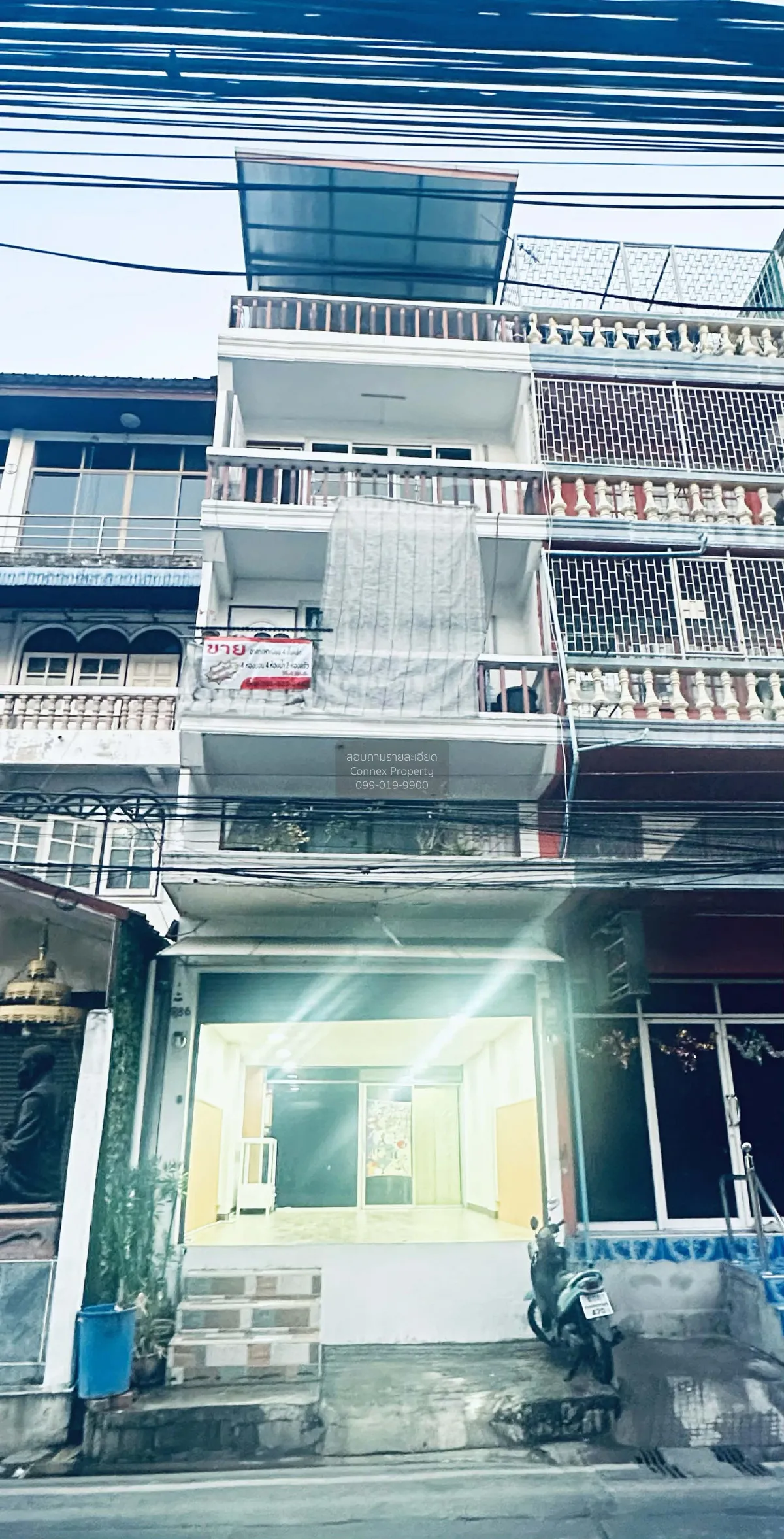 For Sale Renovated 4.5-Storey Shophouse in Soi Wachiratham Sathit 1