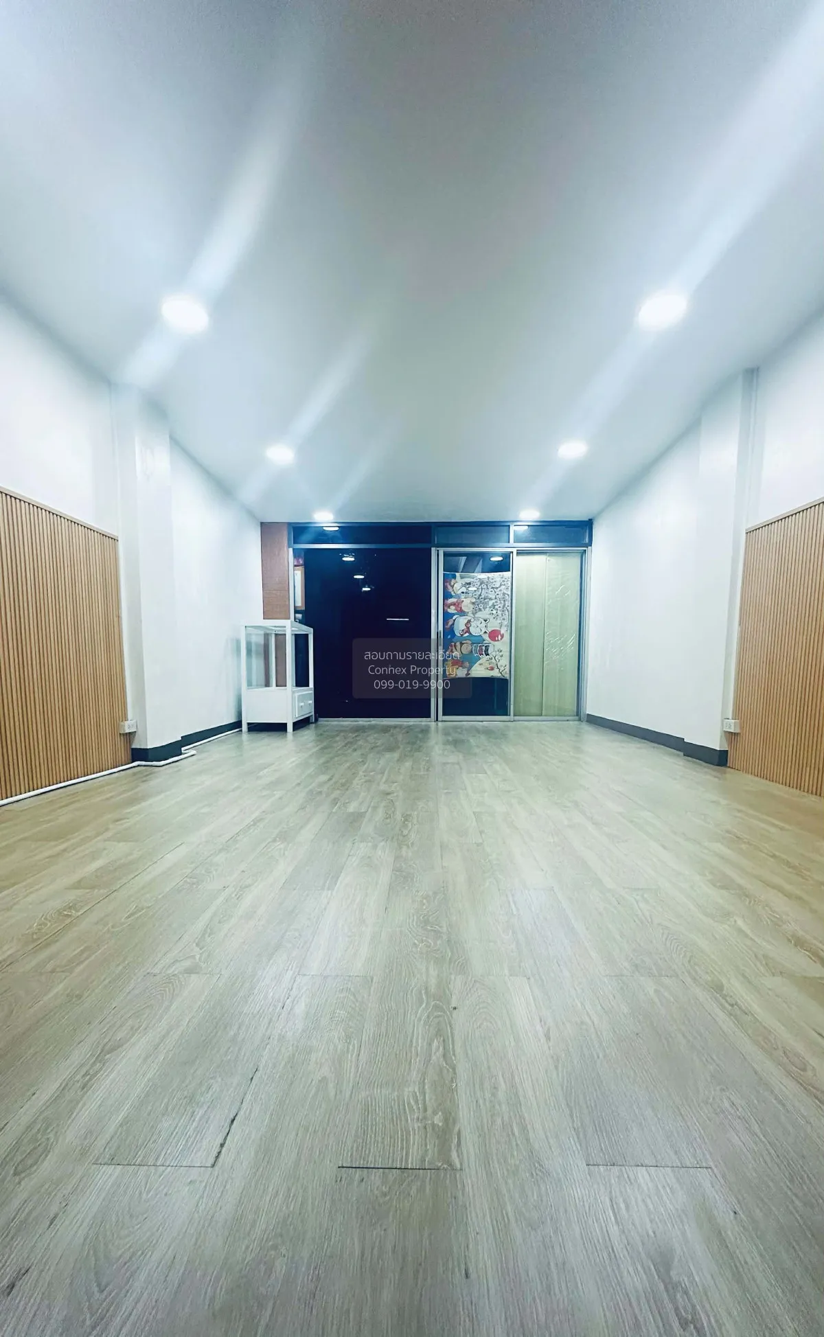 For Sale Renovated 4.5-Storey Shophouse in Soi Wachiratham Sathit 2