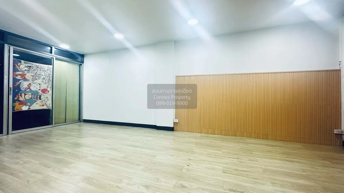 For Sale Renovated 4.5-Storey Shophouse in Soi Wachiratham Sathit 3