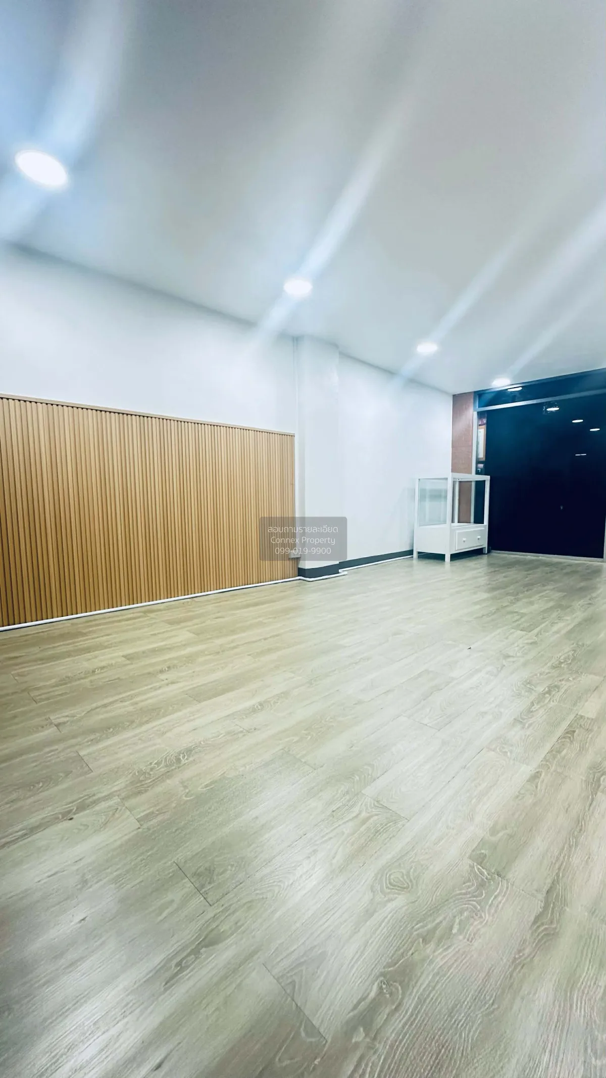 For Sale Renovated 4.5-Storey Shophouse in Soi Wachiratham Sathit 4