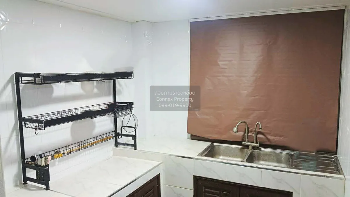 For Sale Renovated 4.5-Storey Shophouse in Soi Wachiratham Sathit