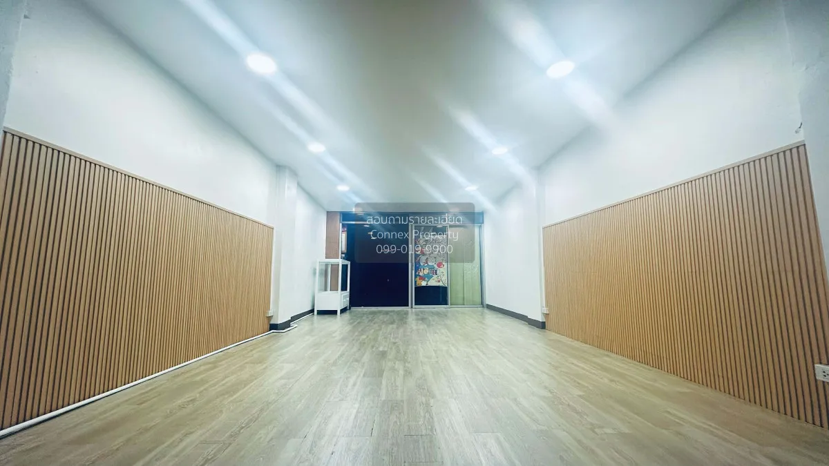 For Sale Renovated 4.5-Storey Shophouse in Soi Wachiratham Sathit