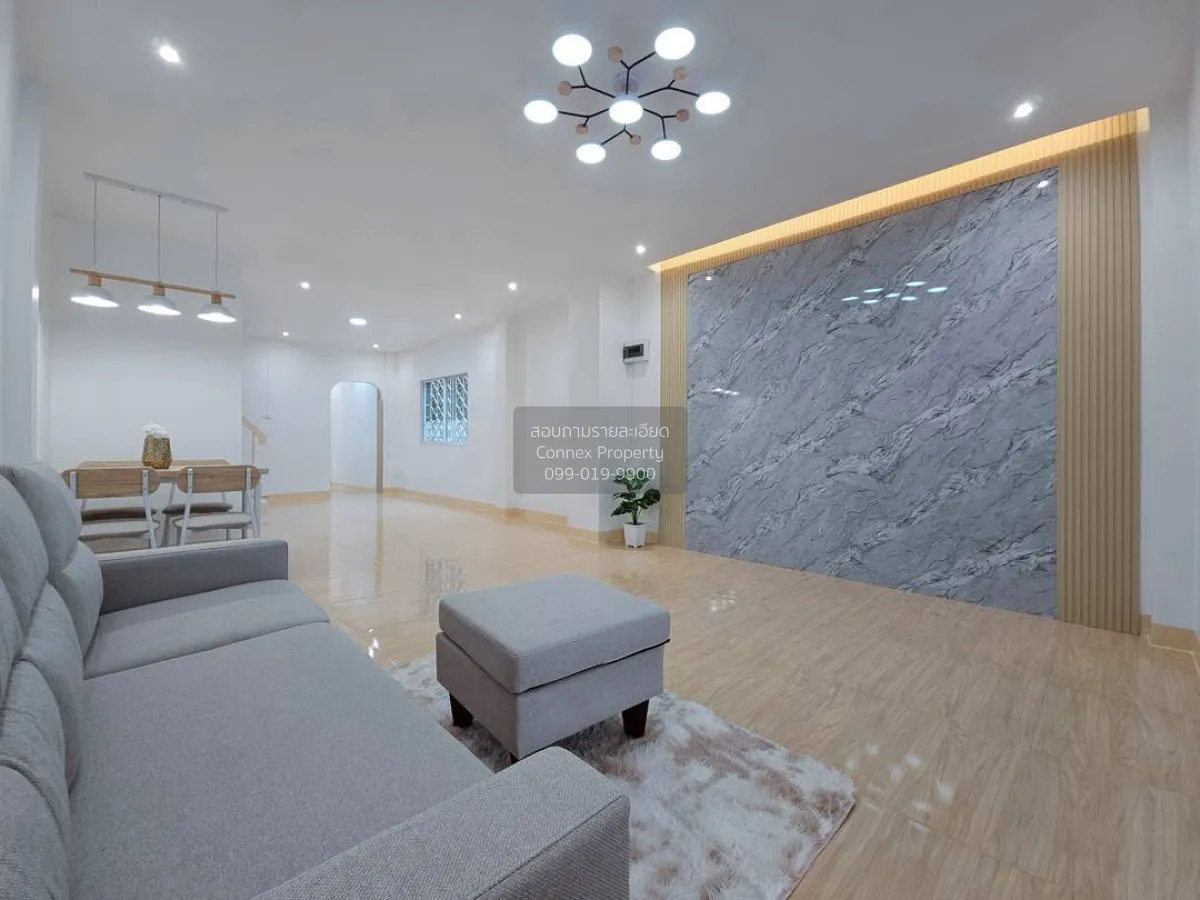 ขายทาวน์เฮ้าส์/ทาวน์โฮม  อิมพีเรียล เพลส หน้ากว้าง รีโนเวทใหม่ พิ