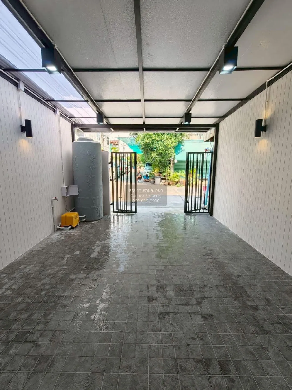 For Sale Townhouse/Townhome  , Preecha 11 , newly renovated , MRT 3