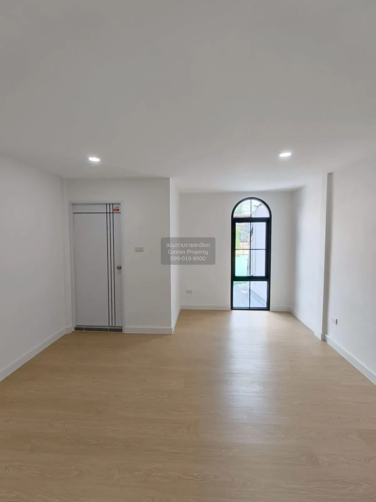 For Sale Townhouse/Townhome  , Preecha 11 , newly renovated , MRT