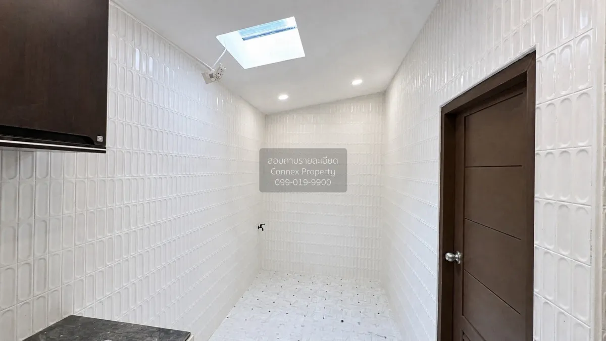 For Sale Townhouse/Townhome  , Pornpailin 2 Ladprao 41/1 , newly 