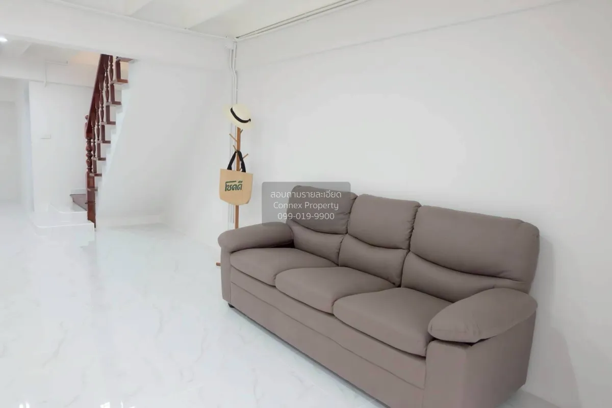 ขายทาวน์เฮ้าส์/ทาวน์โฮม  ปิ่นเจริญ 3 หน้ากว้าง รีโนเวทใหม่ สีกัน 