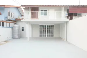 ขายทาวน์เฮ้าส์/ทาวน์โฮม  ปิ่นเจริญ 3 หน้ากว้าง รีโนเวทใหม่ สีกัน เขต ดอนเมือง กรุงเทพ CX-150818