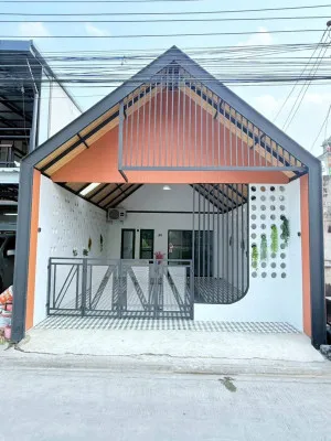 ขายทาวน์เฮ้าส์/ทาวน์โฮม  เพชรไพลิน พระยาสุเรนทร์ 35 รีโนเวทใหม่ บางชัน เขต คลองสามวา กรุงเทพ CX-150851