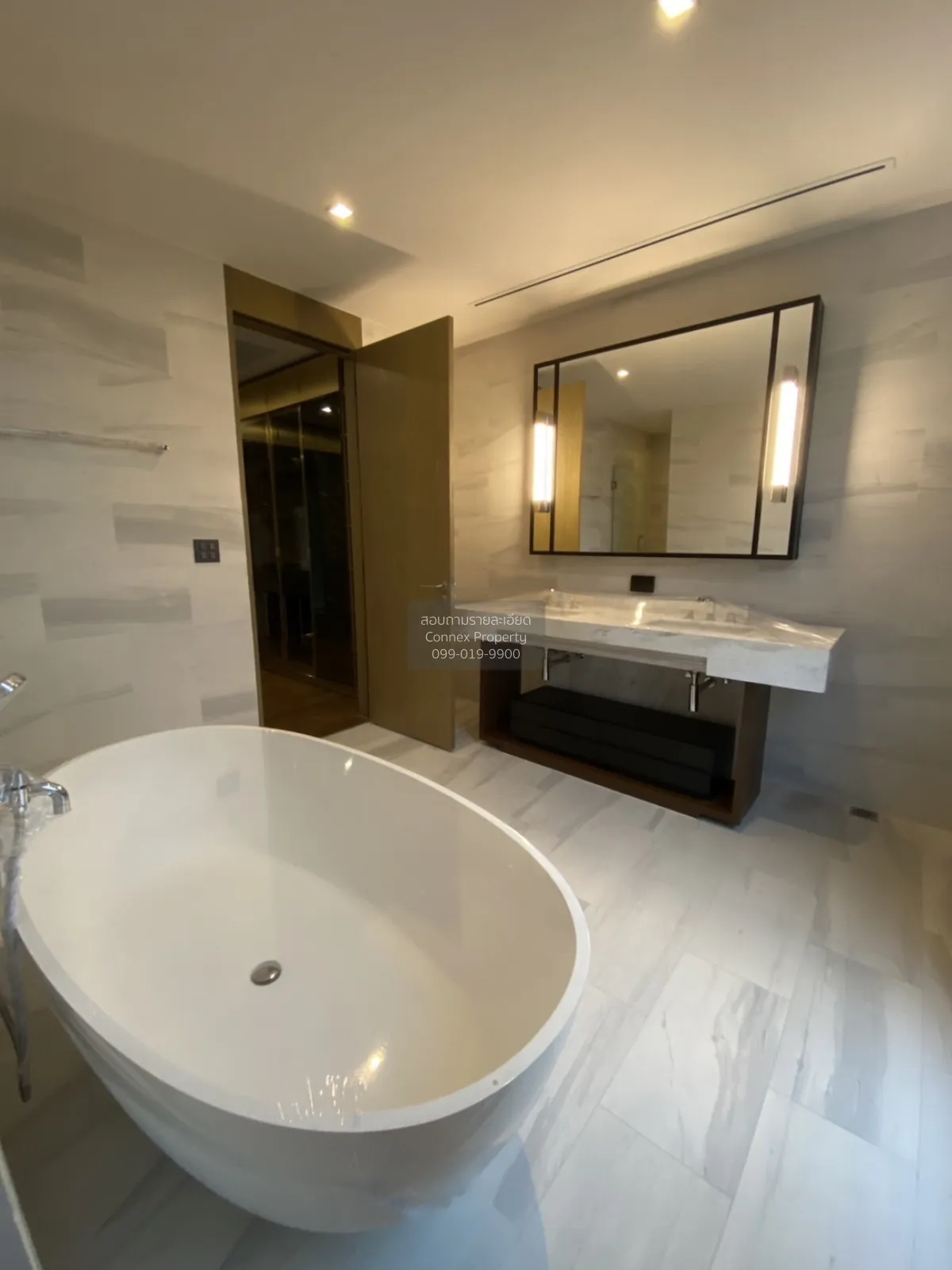 For Rent Townhouse/Townhome  , Quarter 39 , nice view , wide fron