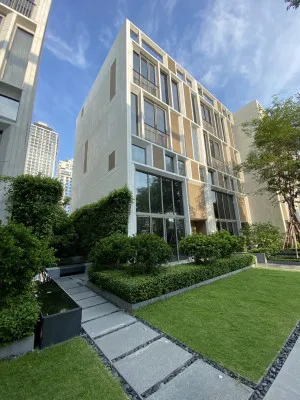 For Rent Townhouse/Townhome  , Quarter 39 , nice view , wide frontage , BTS-Phrom Phong , Khlong Tan Nuea , Watthana , Bangkok , CX-150930