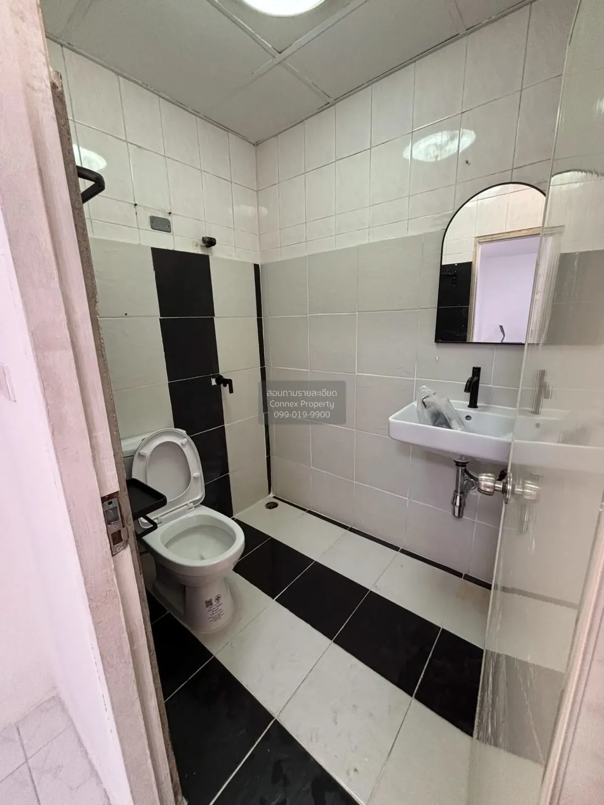 ขายคอนโด  รอยัลทาวเวอร์ 3 สามเสนใน เขต พญาไท กรุงเทพ CX-150999