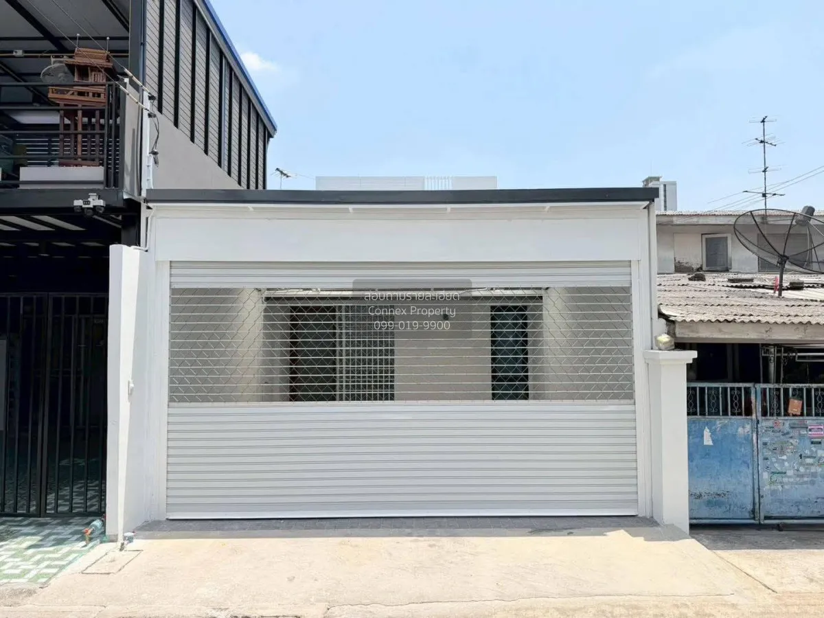 For Sale One and a half story townhouse , Soi Ngamwongwan 35 , ne 1