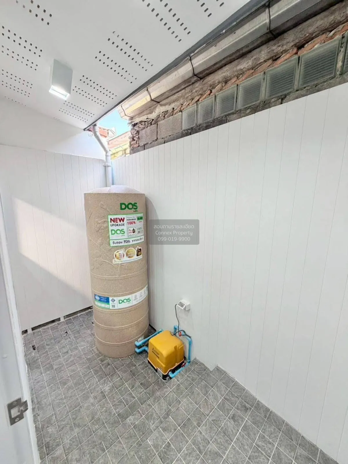 For Sale One and a half story townhouse , Soi Ngamwongwan 35 , ne