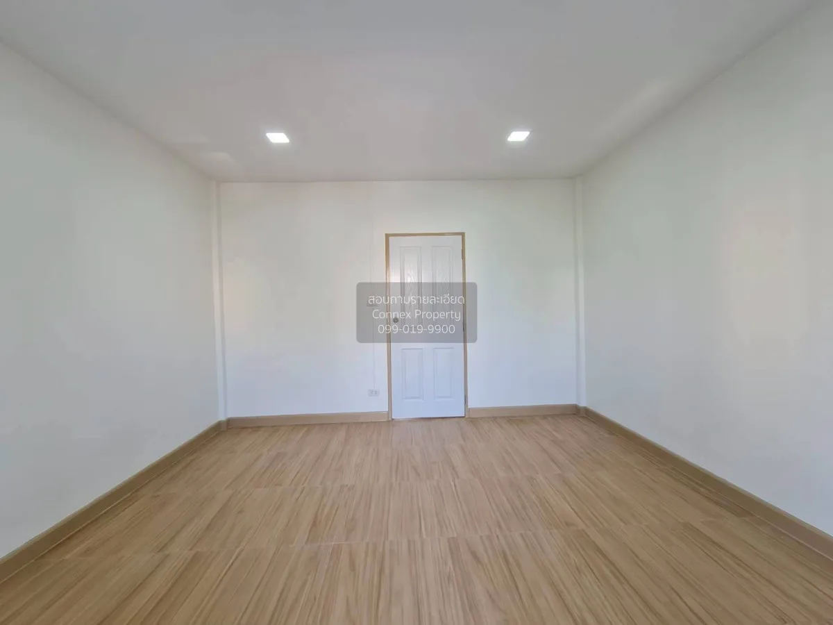 For Sale Townhouse/Townhome  , Kritsana Romklao 12 , newly renova