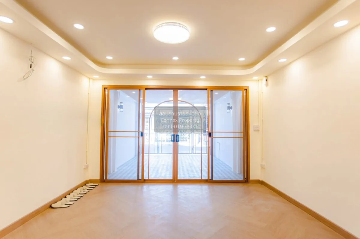 ขายทาวน์เฮาส์ 2 ขั้น  ซอย ลาดพร้าว 63 แยก 14 รีโนเวทใหม่ วังทองหล