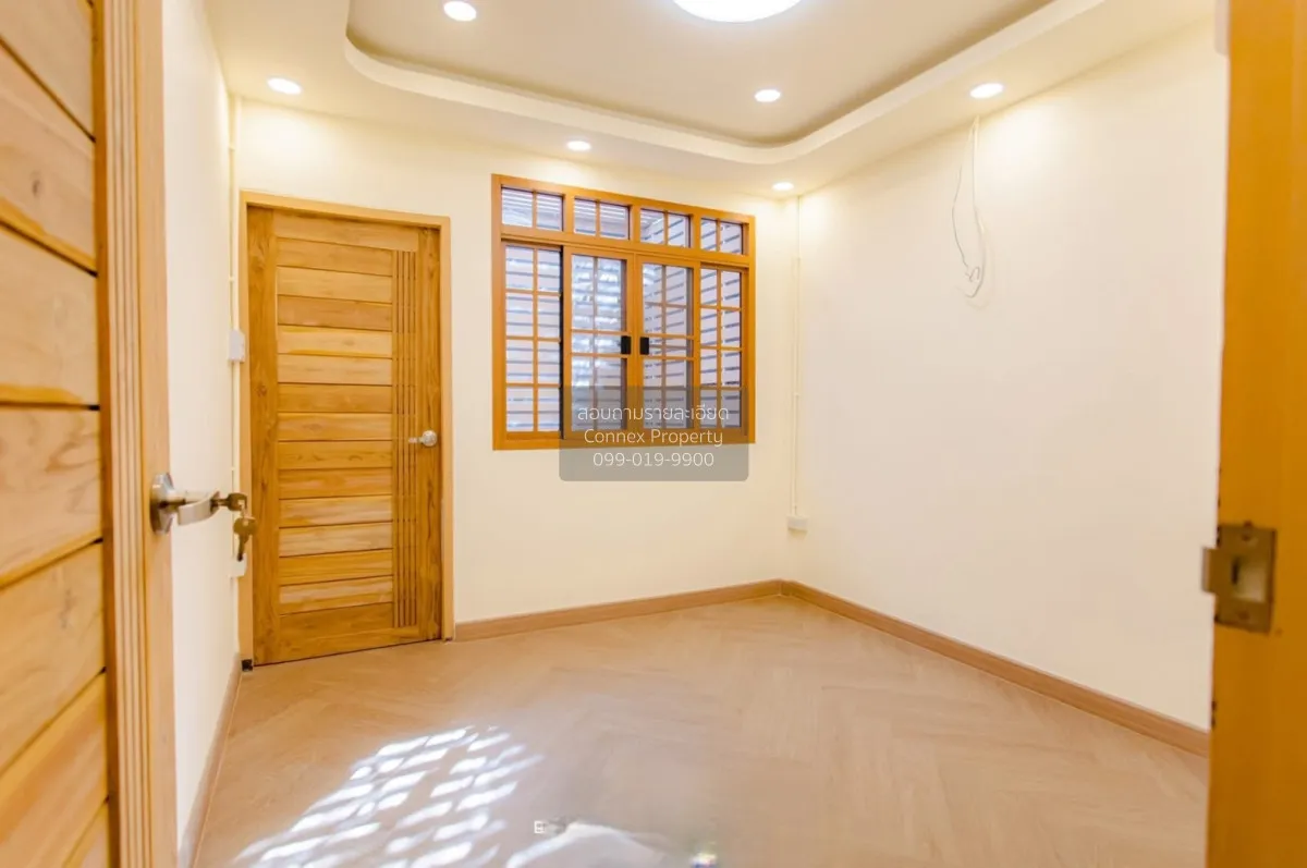 ขายทาวน์เฮาส์ 2 ขั้น  ซอย ลาดพร้าว 63 แยก 14 รีโนเวทใหม่ วังทองหล