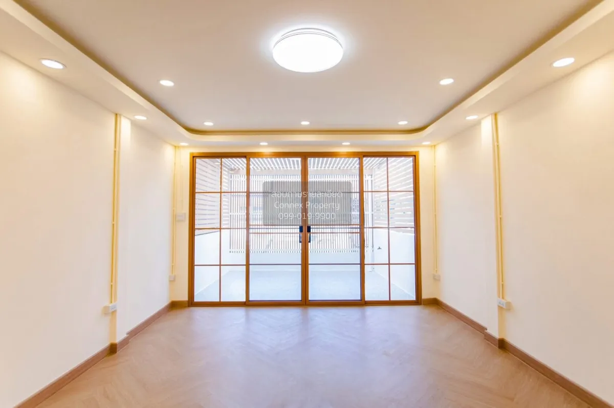 ขายทาวน์เฮาส์ 2 ขั้น  ซอย ลาดพร้าว 63 แยก 14 รีโนเวทใหม่ วังทองหล