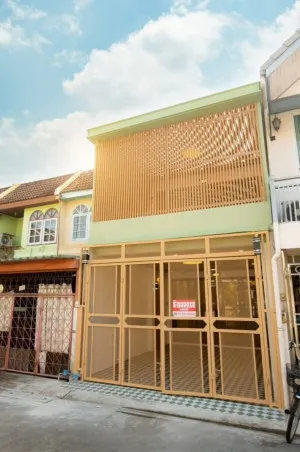 ขายทาวน์เฮาส์ 2 ขั้น  ซอย ลาดพร้าว 63 แยก 14 รีโนเวทใหม่ วังทองหลาง เขต วังทองหลาง กรุงเทพ CX-151783