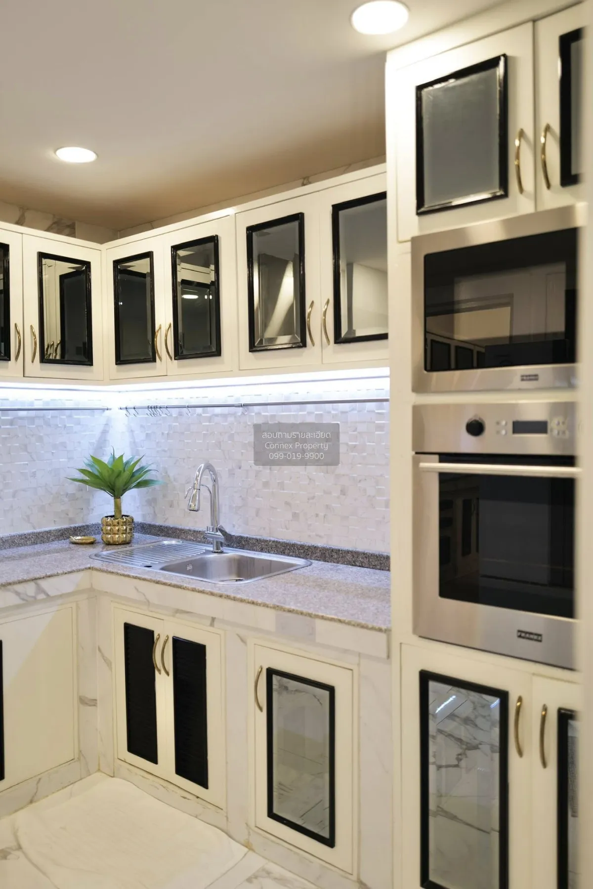 เช่าทาวน์เฮ้าส์/ทาวน์โฮม  คริสตัล วิลล์ MRT-ลาดพร้าว 71 (สายสีเหล