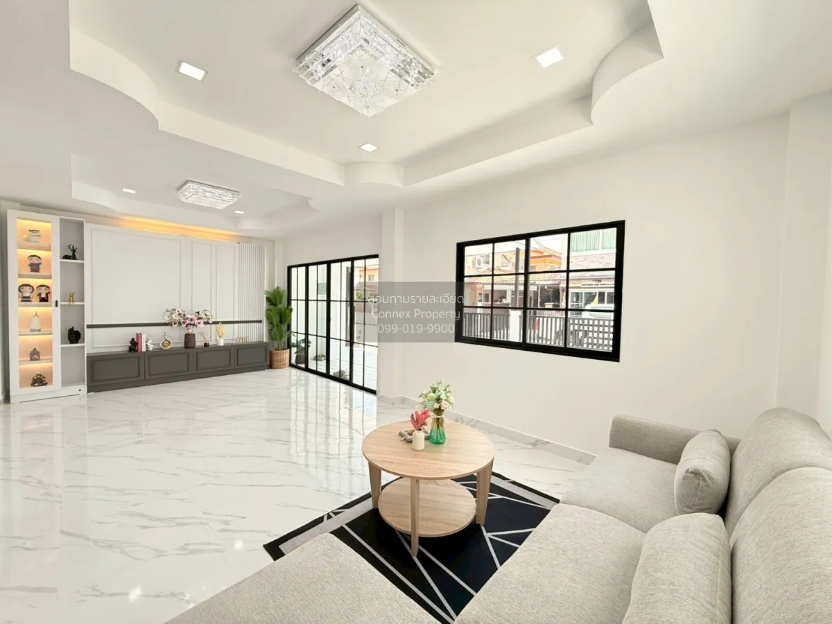 ขายทาวน์เฮ้าส์/ทาวน์โฮม  เอกกวิน เลียบคลอง 2 หน้ากว้าง รีโนเวทใหม